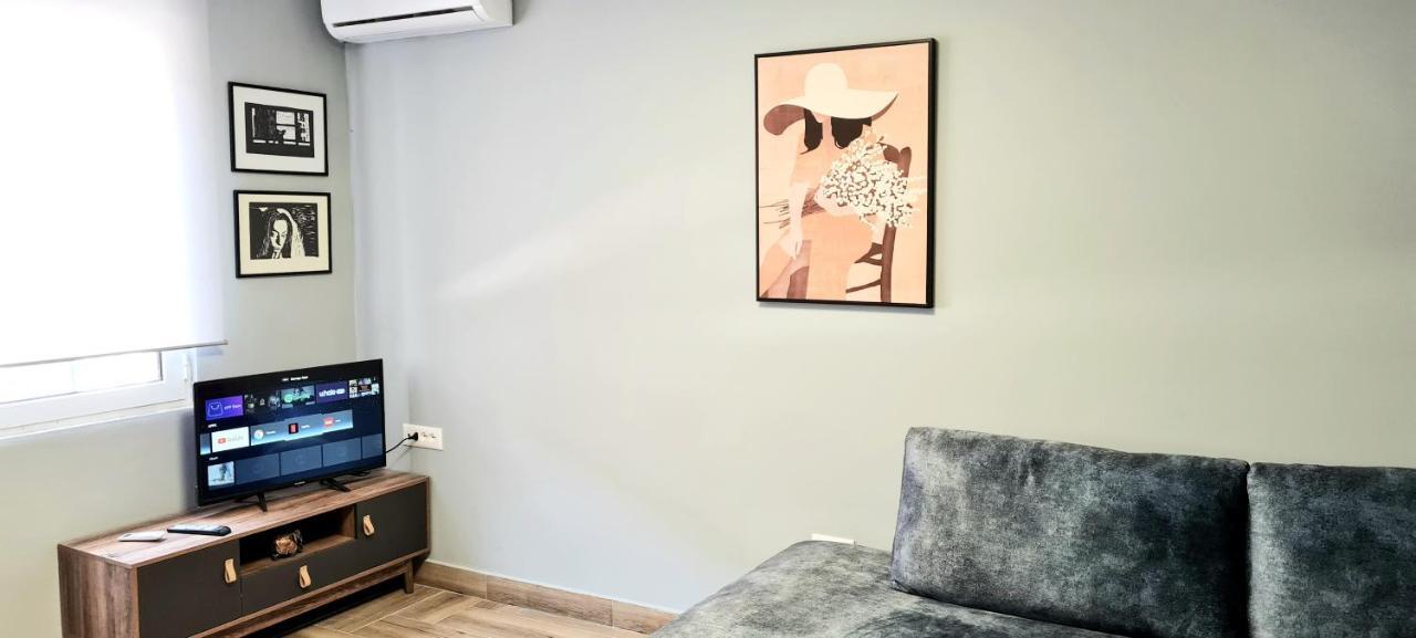 2V1 - 21 Dhjetori Apartman Tirana Kültér fotó