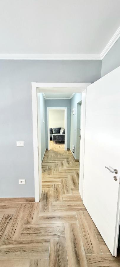 2V1 - 21 Dhjetori Apartman Tirana Kültér fotó