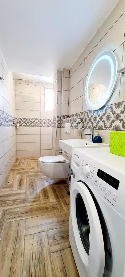 2V1 - 21 Dhjetori Apartman Tirana Kültér fotó
