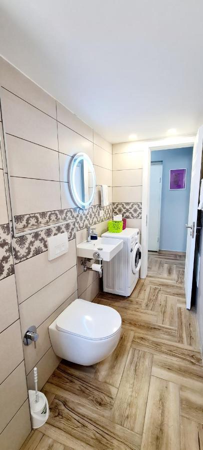 2V1 - 21 Dhjetori Apartman Tirana Kültér fotó